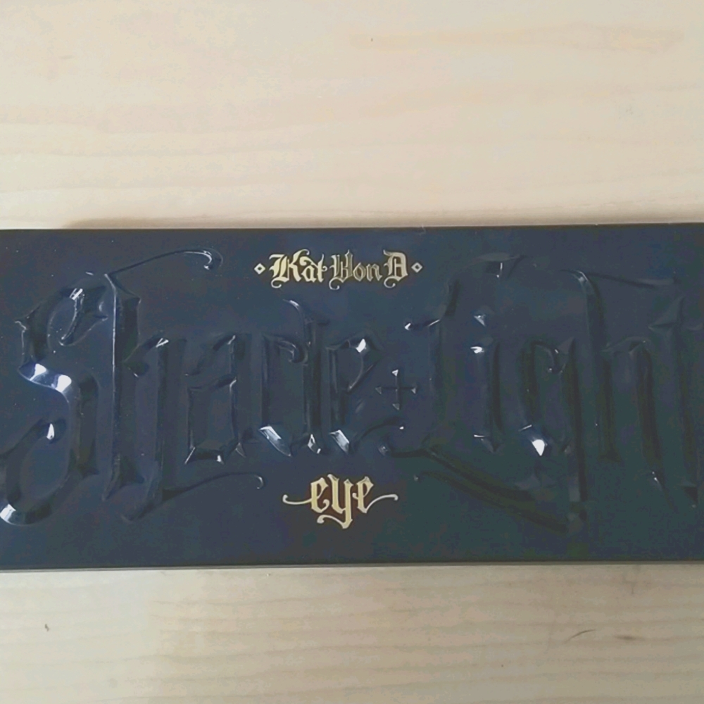 Kat von d Shade +Light eye contour palette